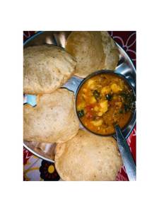6 poori with sabji