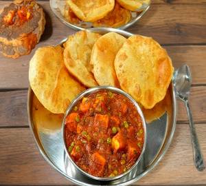 Matar Paneer With Poori