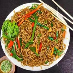Wok tossed hakka nodles veg