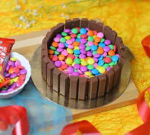 Kitkat gems cake