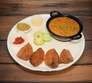 Bati [4 pieces]+Dal+Garlic chutney+Salad