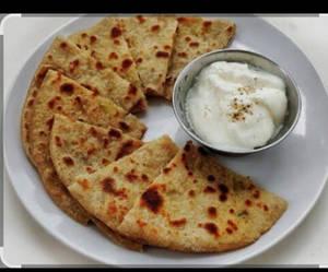 2 Onion Parantha+dahi