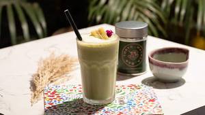 Banana Matcha Smoothie ( 300 Calories) No Added Sugar