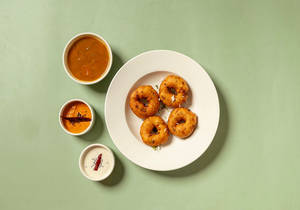 4 pcs Spicy Onion Vada