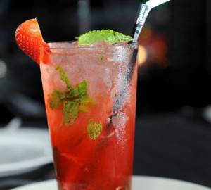 Strawberry & Kiwi Mojito