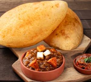 Chole bhature [2 pieces]