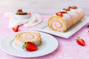 Strawberry swiss rolls