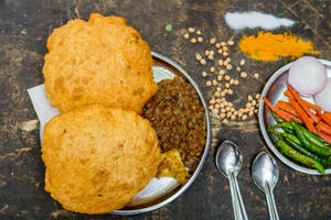 Full Plate Chole Bhature (2pcs)