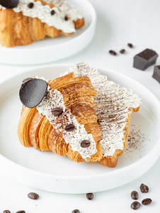 Tiramisu Croissant