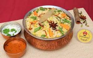 Veg Hyderabadi Biryani With Raita