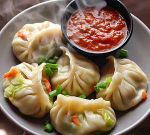 Veg momos 4pcs +ketchup+mayo+Schezwan