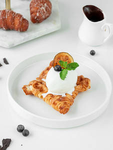 Waffle Croissant