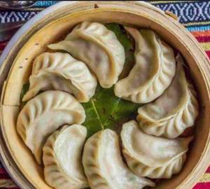 Steamed Chicken Momos [10 Pieces]