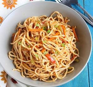 Veg hakka noodles