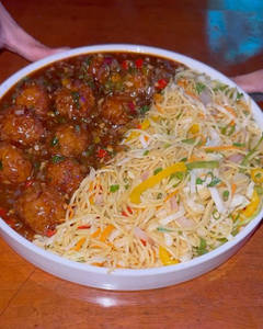 Veg Hakka Noodles + Chicken Manchurian (3pcs)