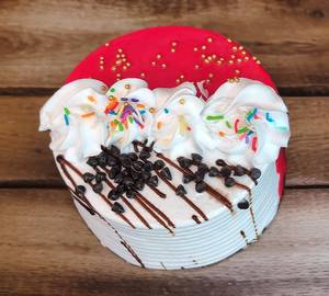 Strawberry Chocolate Cake                                  