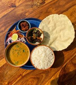 Gutti Vankaya With White Rice And Palak Dal