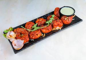 Chicken Tandoori Momos [6 Pieces]