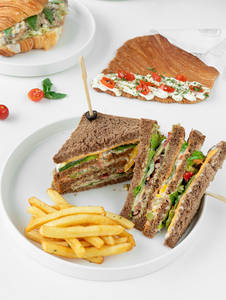 Pesto Club Sandwich