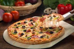 Deluxe Chicken Pizza
