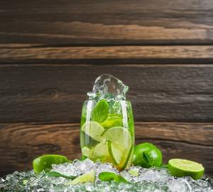 Fresh lime soda / water