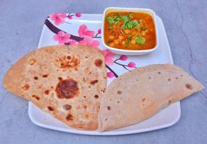 1 Paratha & 1 Roti With Chana Masala