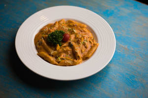 Chicken Pink Sauce Pasta (Mix Of Red & White)