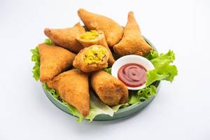 2 Samosa With 1 Cutlet And Lassi