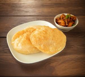 2 poori with mini chicken curry [2 pieces]