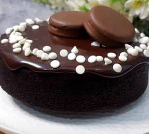 Oreo White Chocochip Eggless Cake 500 Gram