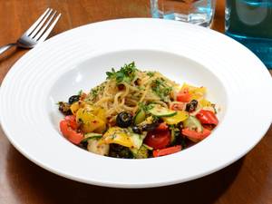 Veg Aglio Olio Pasta (Olive Oil,Garlic & Herbs)