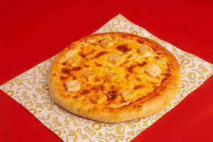 Chicken And Cheese Fresh Dough Pizza