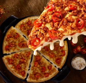 Blazing Chicken & Paprika Pizza