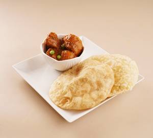 Radhaballavi With Aloo Dum