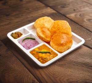 4 puri + sabji + pickle