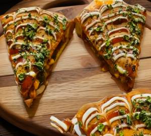 Chilli Paneer Pizza Slice