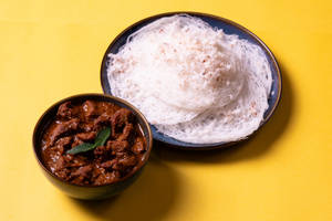 4 Idiyappam + Irachi Curry