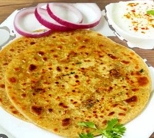 GOBHI PARATHA WITH CURD