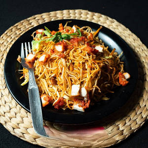 Chicken Schezwan Hakka Noodles