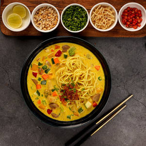 Veg Khao Suey