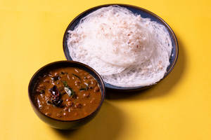 4 Idiyappam + Kadala Curry
