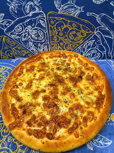 Cheesy Classic Pizza