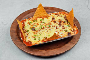Nachos With Cheesy Sauce