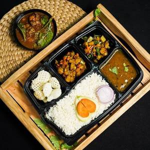 Chicken Herb Thali