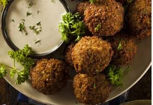 Falafel With Hummus Tip
