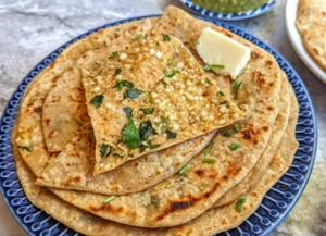 Paneer Lasuni Paratha