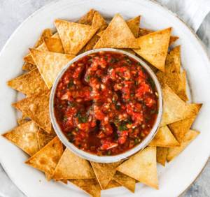 Classic Nachos With Salsa