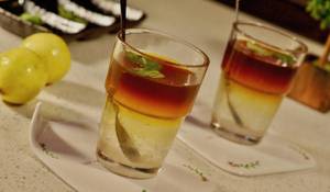 Lemon Tea. 2 Cups