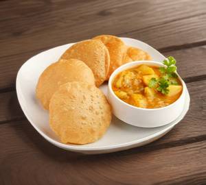 5 poori with sabji