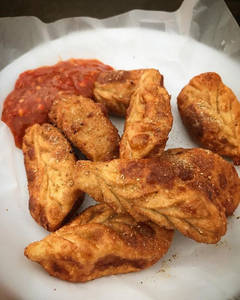 Paneer Fried Momos(6 Pcs)
